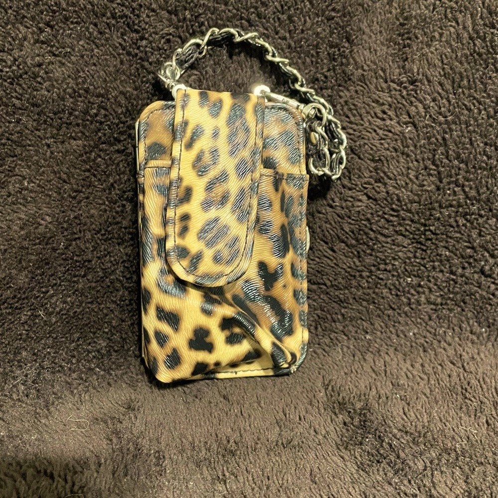 🌸 2 for $15! Chateau Leopard Print Mini Wallet